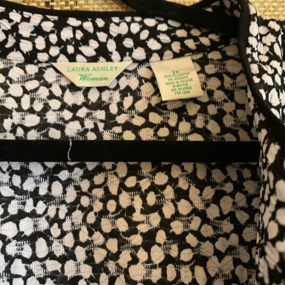 Laura Ashley Women Size 2X Black and White Top Coat Jacket Lightweight - Picture 3 of 4